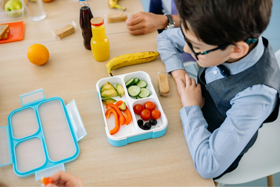 Kid eating lunch